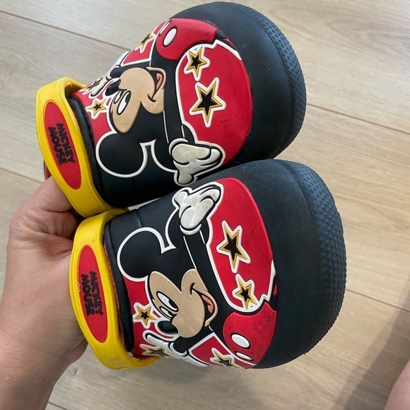 Crocs FL Mickey Mouse Lined
Clog Black | Xtremeinn size 3 shoes - Picture 6 of 8
